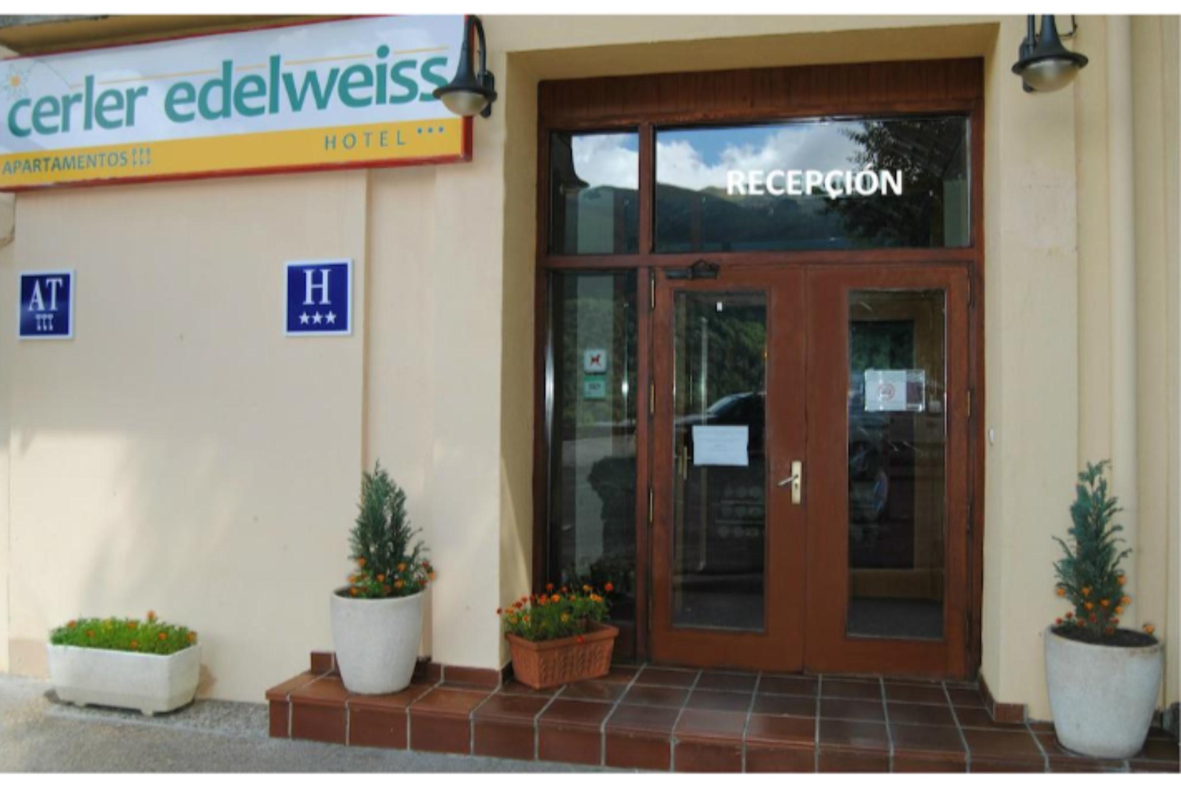 Hotel Sno Edelweiss セルレル エクステリア 写真