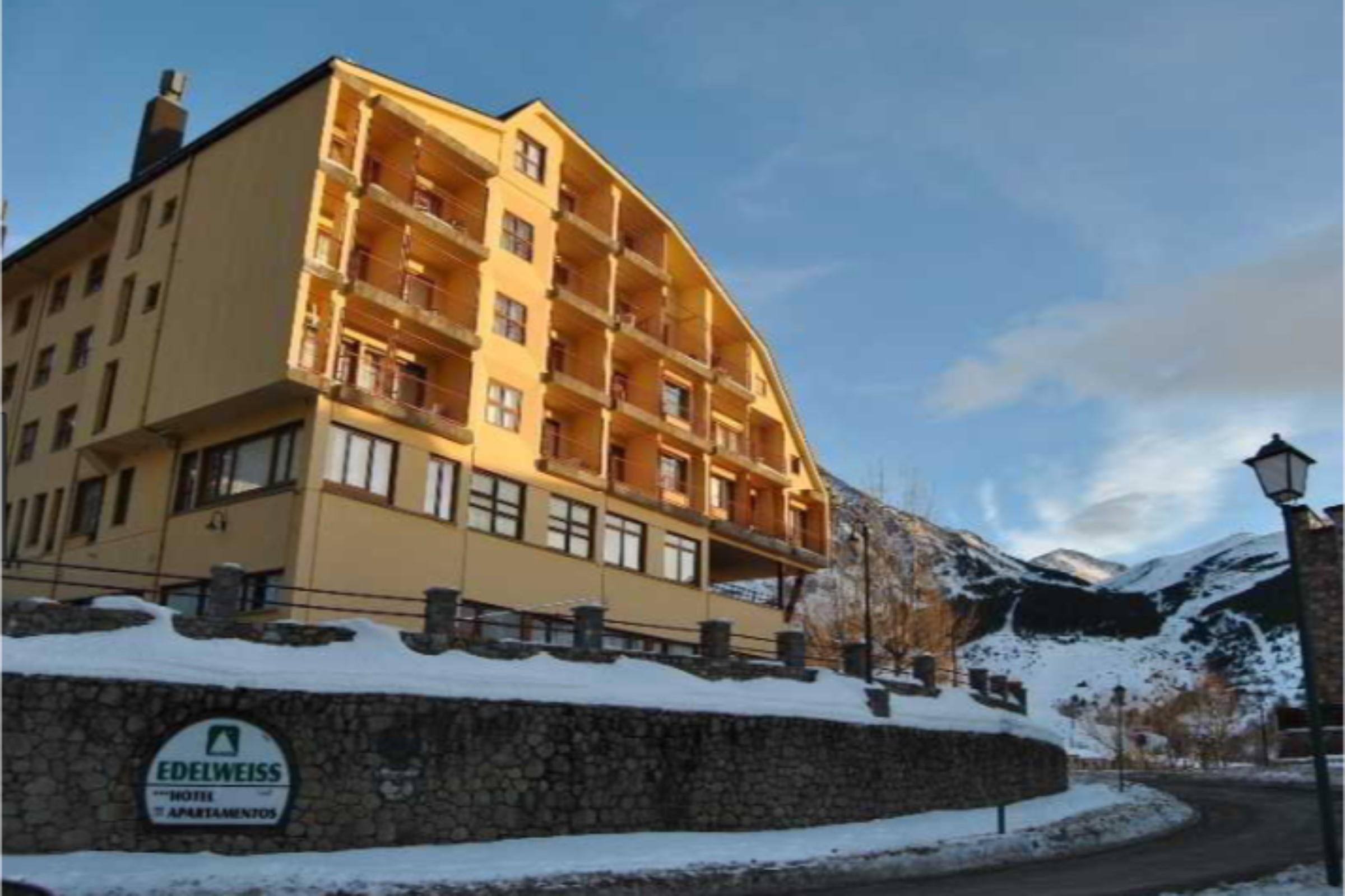 Hotel Sno Edelweiss セルレル エクステリア 写真